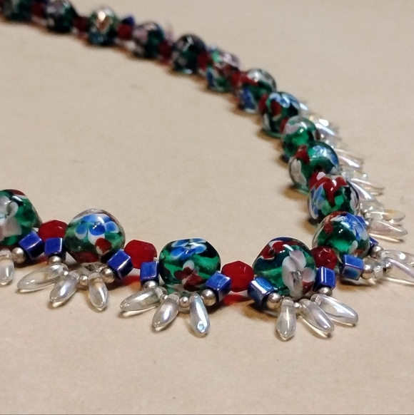 Elegant Multicolor Glass Beaded Necklace - Picture 1 of 6